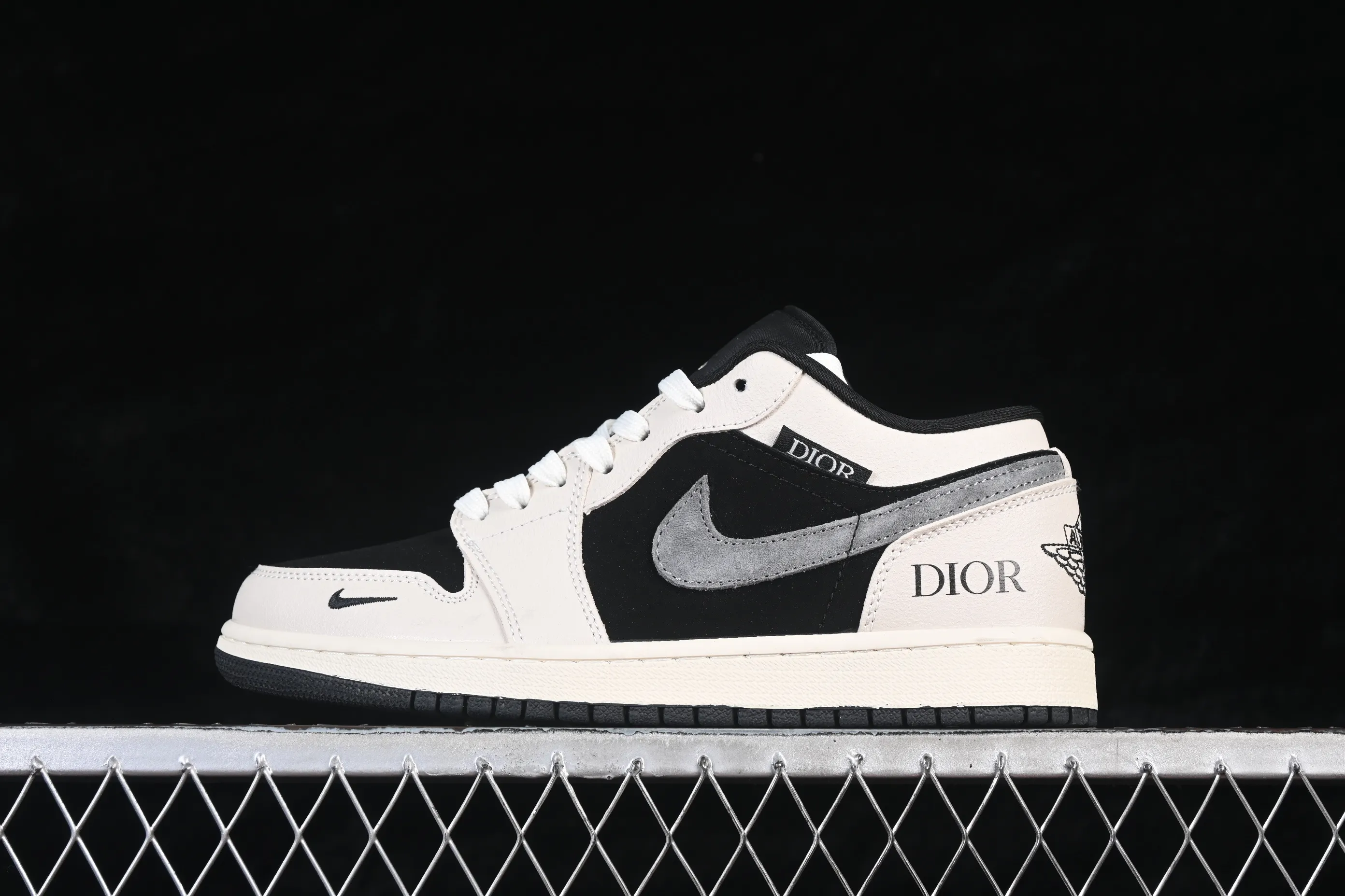 All categories Air Jordan Jordan series basketball shoes Air Jordan 1 Low High-end customized low-top sneakers Air Jordan 1 Low AJ1 Joe 1 Dior joint black and gray high-end customized low-top retro basketball shoes LD8888-012